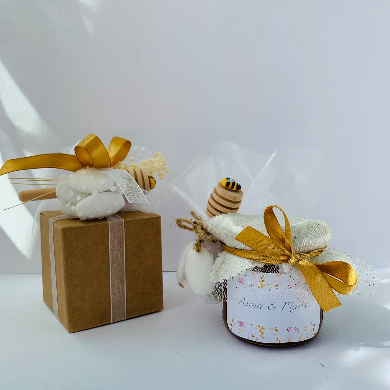 Wedding Favor Jar of artisanal wildflower honey 50 gr-140gr-250 gr, gold and pink color, customizable label