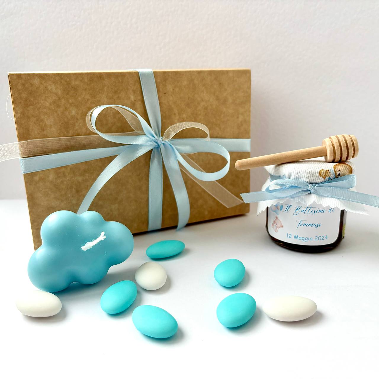 Baptism favor box with 140 gr honey and scented cloud candle