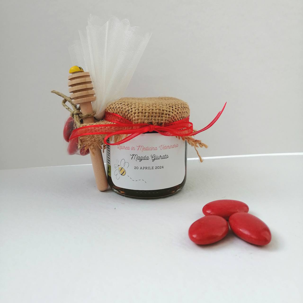 Bomboniera Laurea Barattolino Miele millefiori artigianale 50 gr-140gr, color rosso etichetta personalizzabile