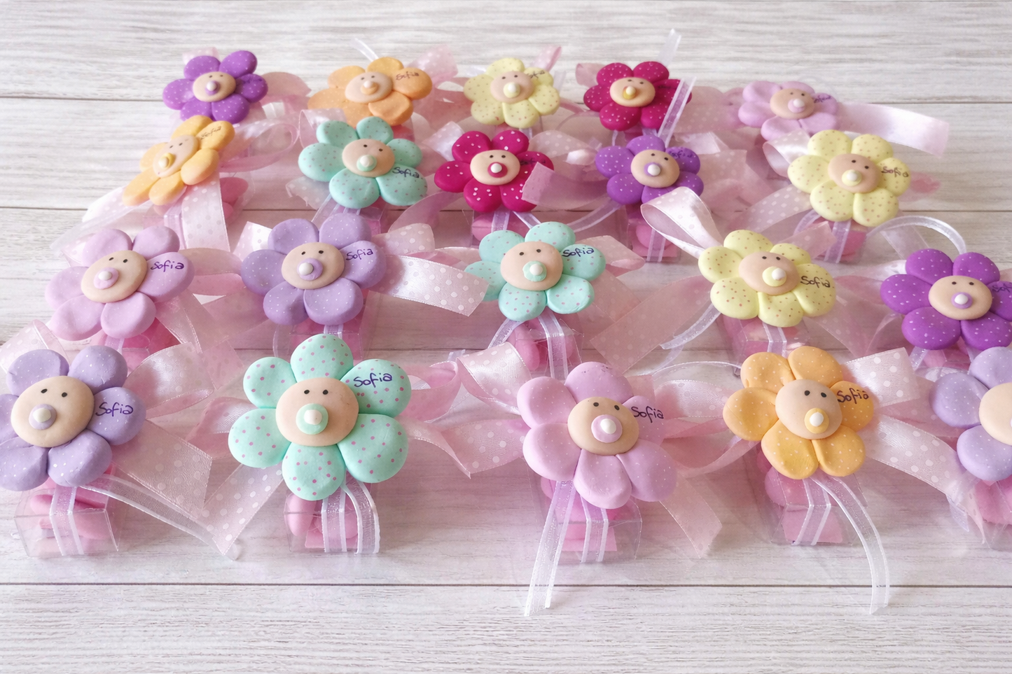 Cadeaux de naissance et de baptême Grandes fleurs Aimants Fimo avec nom personnalisé en différentes couleurs Rose/Lilas/Glycine/Jaune/Tiffany/Pêche