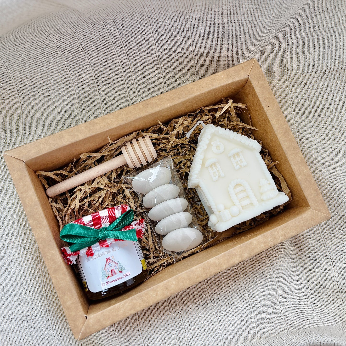 Baptism favor box with 140 gr honey and scented cloud candle