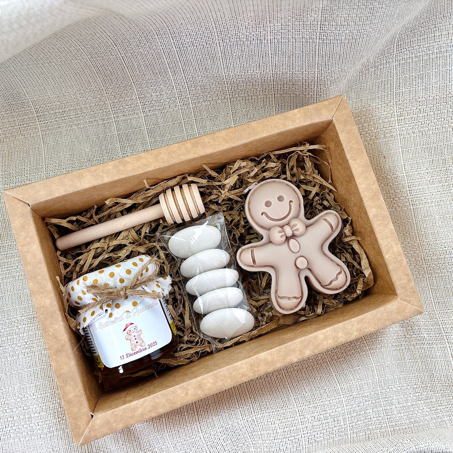 Baptism favor box with 140 gr honey and scented cloud candle