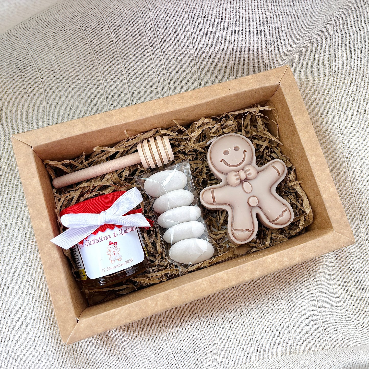 Baptism favor box with 140 gr honey and scented cloud candle