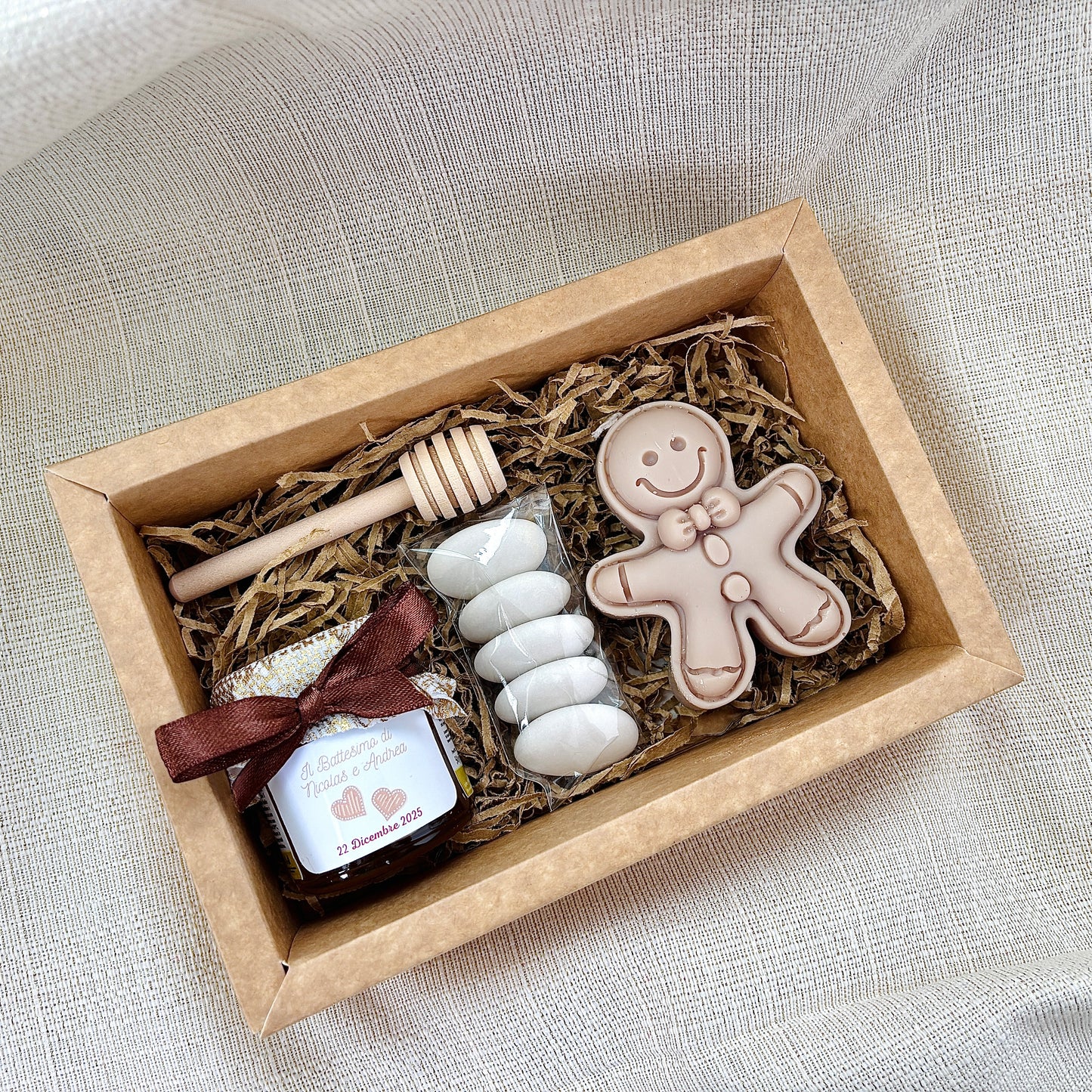 Baptism favor box with 140 gr honey and scented cloud candle