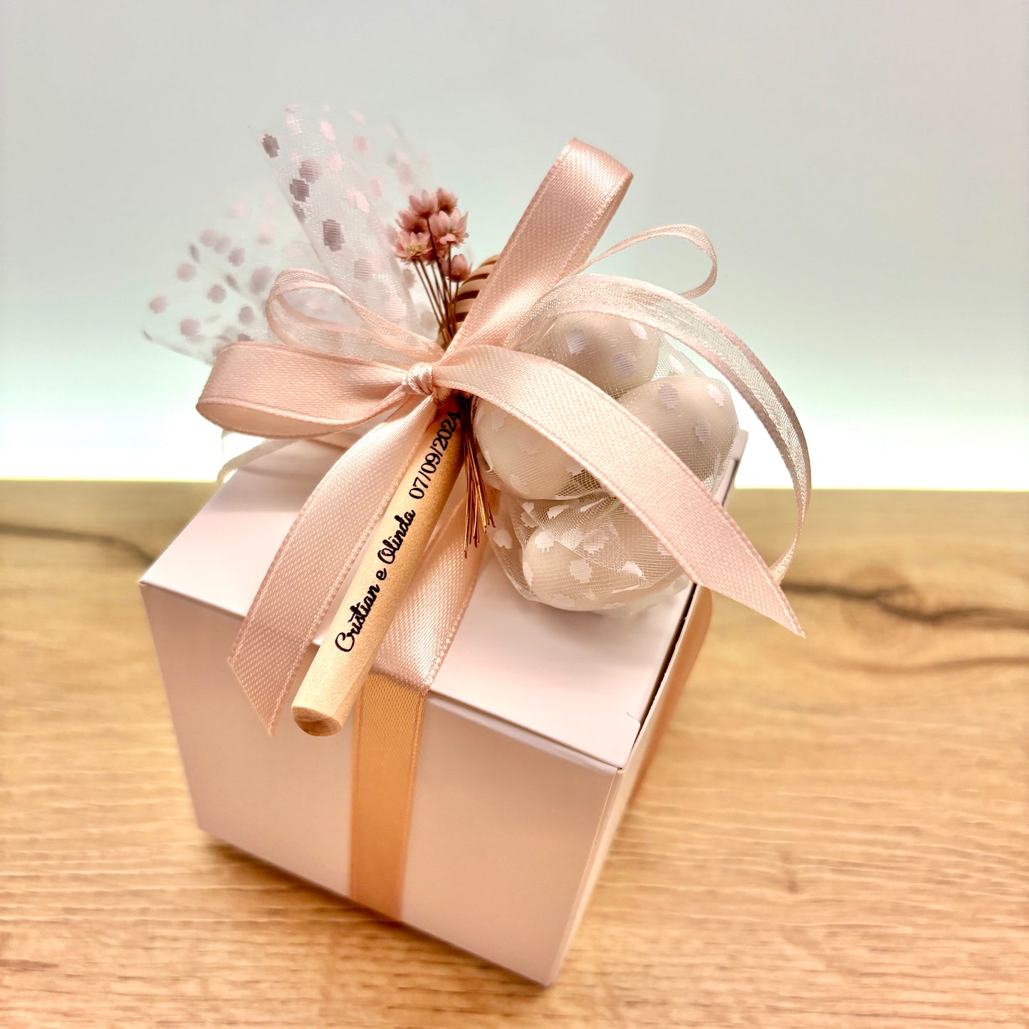 Wedding Favor Jar of artisanal wildflower honey 50 gr-140gr-250 gr, white and antique pink color, customizable label