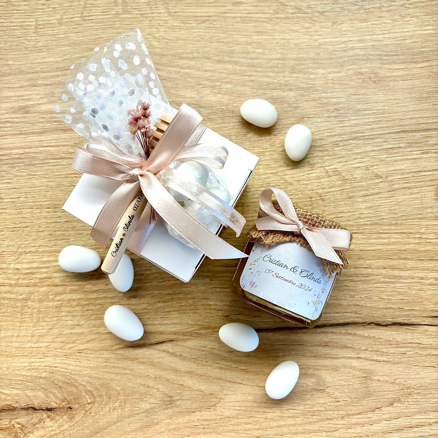 Wedding Favor Jar of artisanal wildflower honey 50 gr-140gr-250 gr, white and antique pink color, customizable label