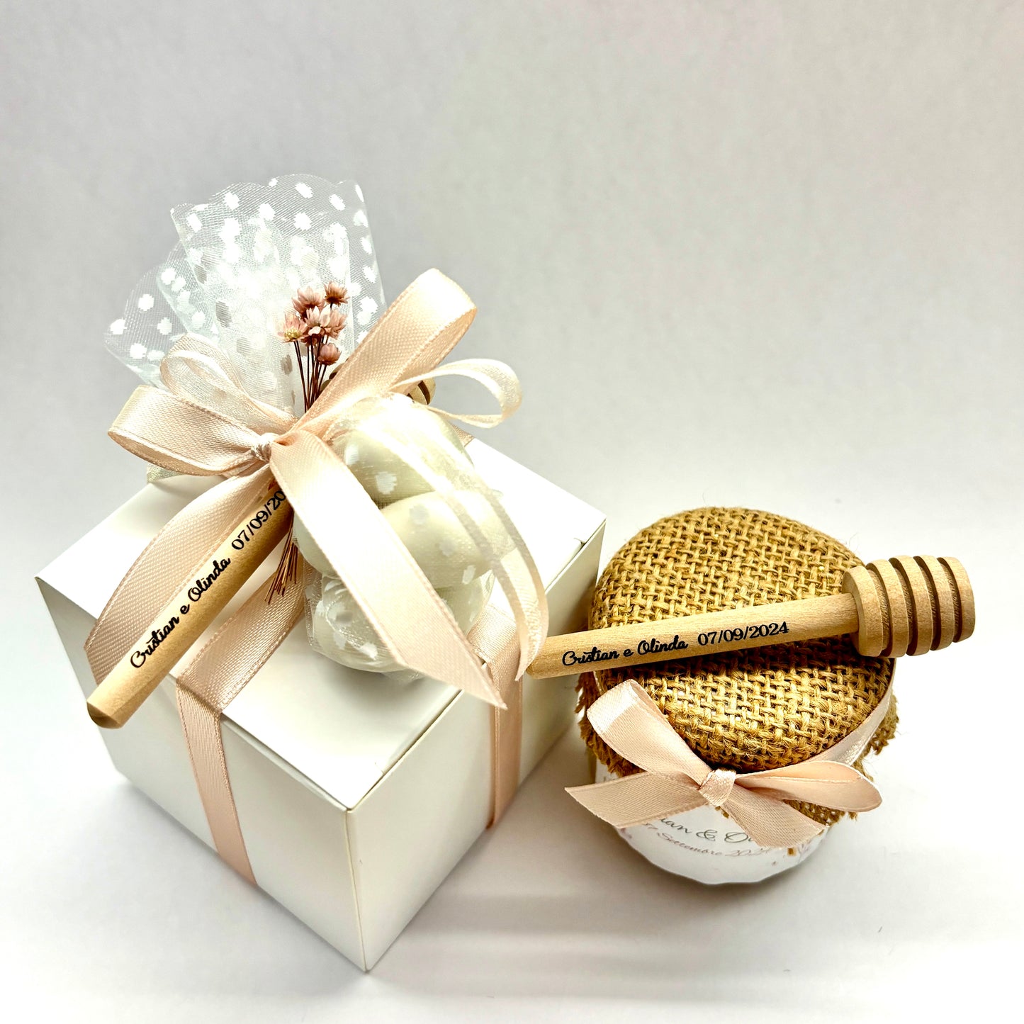 Wedding Favor Jar of artisanal wildflower honey 50 gr-140gr-250 gr, white and antique pink color, customizable label