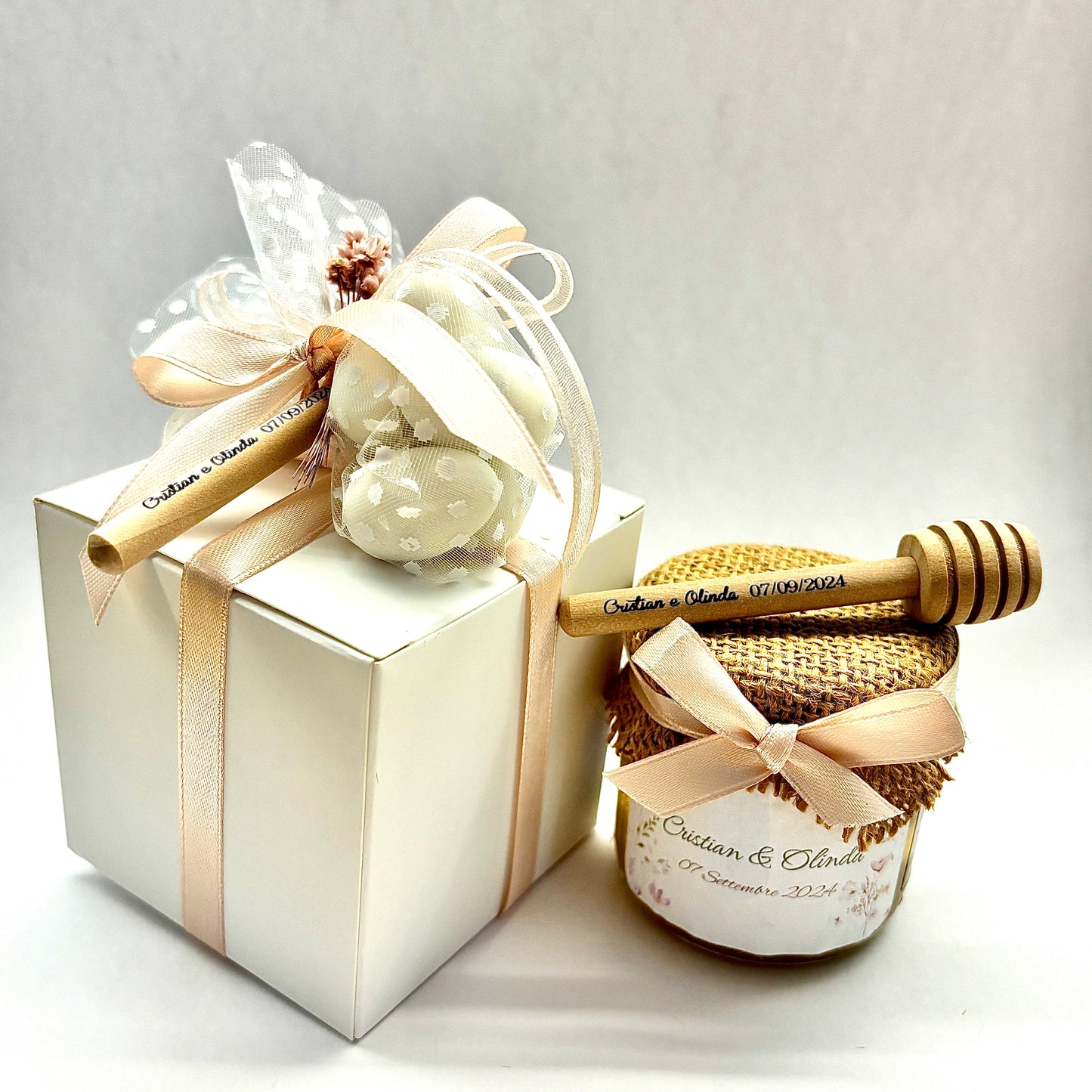 Wedding Favor Jar of artisanal wildflower honey 50 gr-140gr-250 gr, white and antique pink color, customizable label