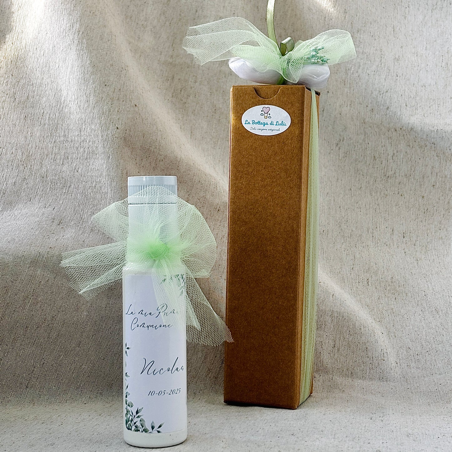 Bomboniera Bottiglietta in vetro Bianca con Olio EVO Pugliese da 100 ml con etichetta personalizzabile con confetti