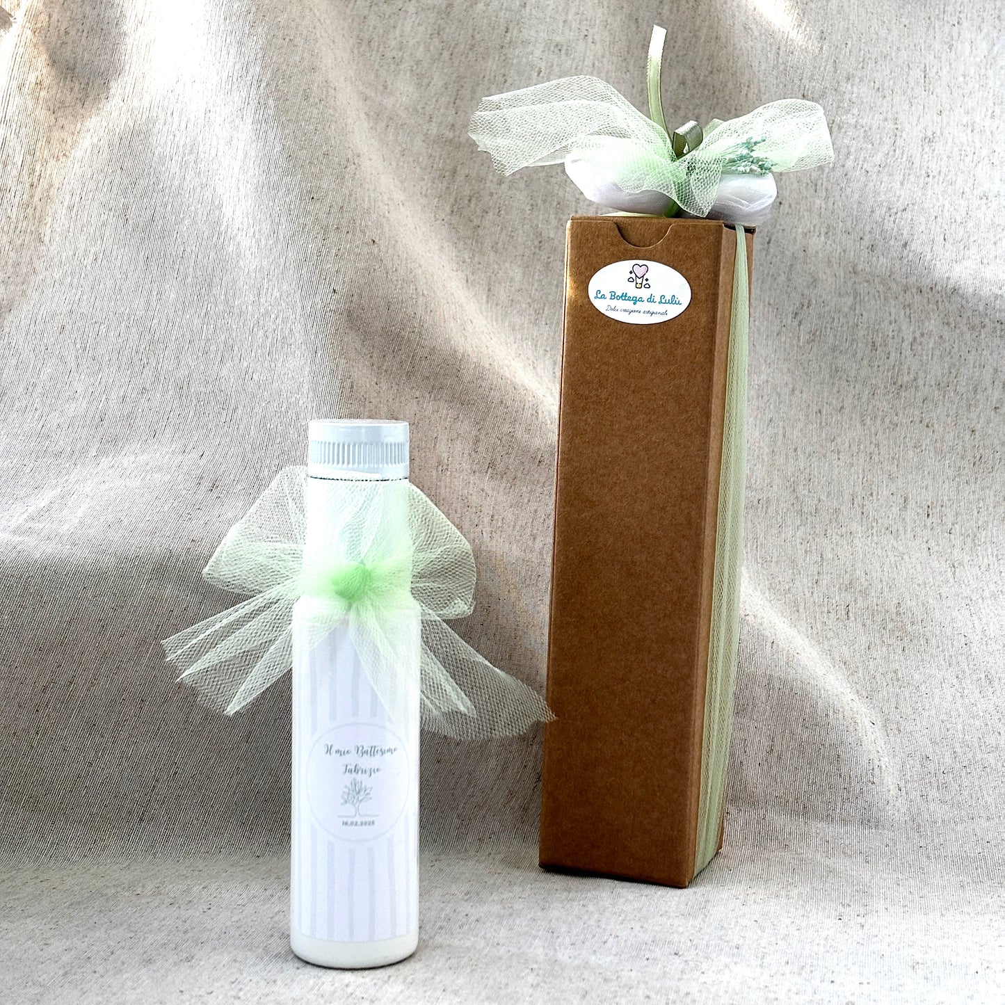 Bomboniera Bottiglietta in vetro Bianca con Olio EVO Pugliese da 100 ml con etichetta personalizzabile con confetti