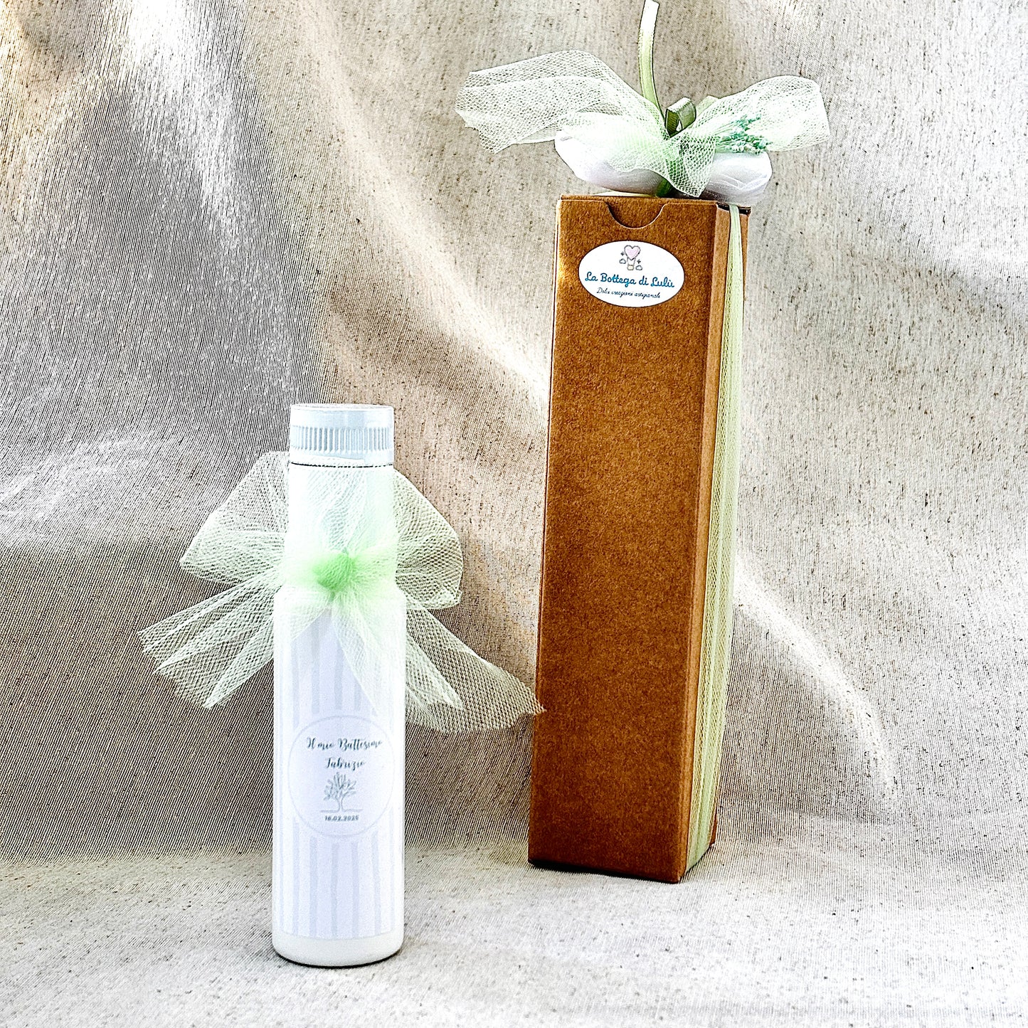 Bomboniera Bottiglietta in vetro Bianca con Olio EVO Pugliese da 100 ml con etichetta personalizzabile con confetti