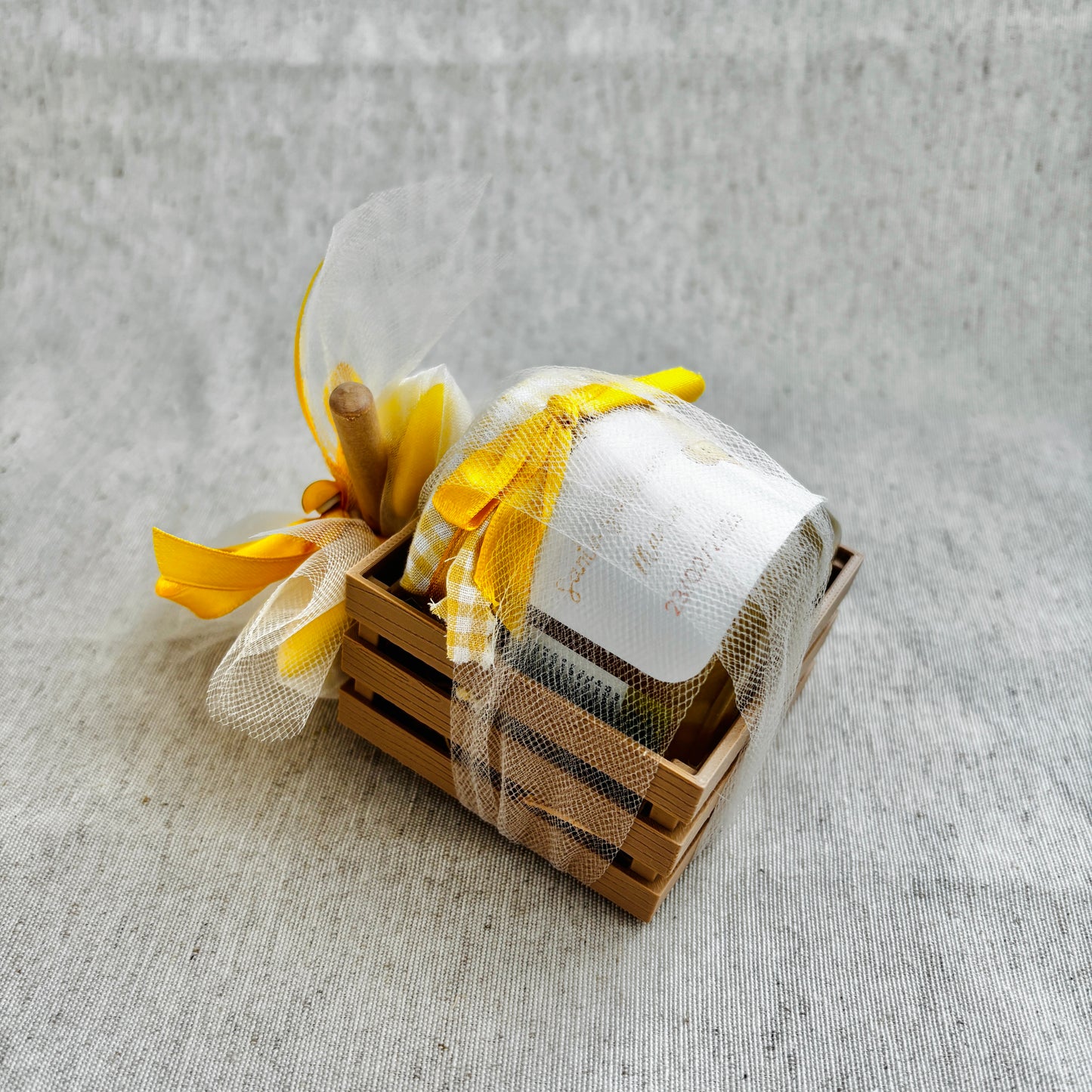 Wedding Favor Jar of artisanal wildflower honey 50 gr-140gr-250 gr, white and antique pink color, customizable label