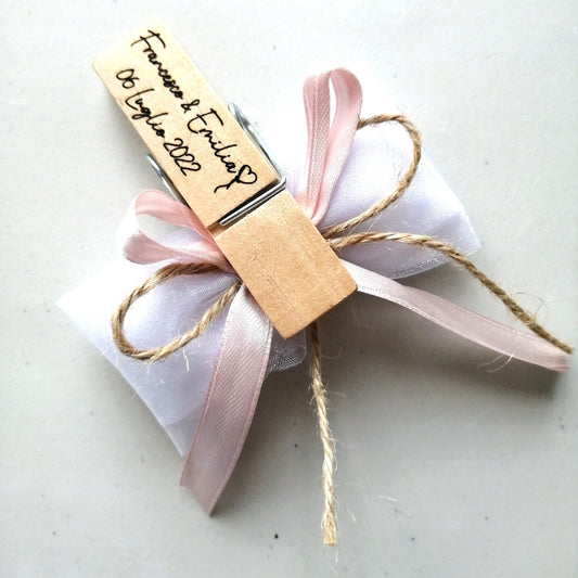 Wedding favor Wooden clothespin with engraving of the newlyweds. Wedding confetti. Married confetti