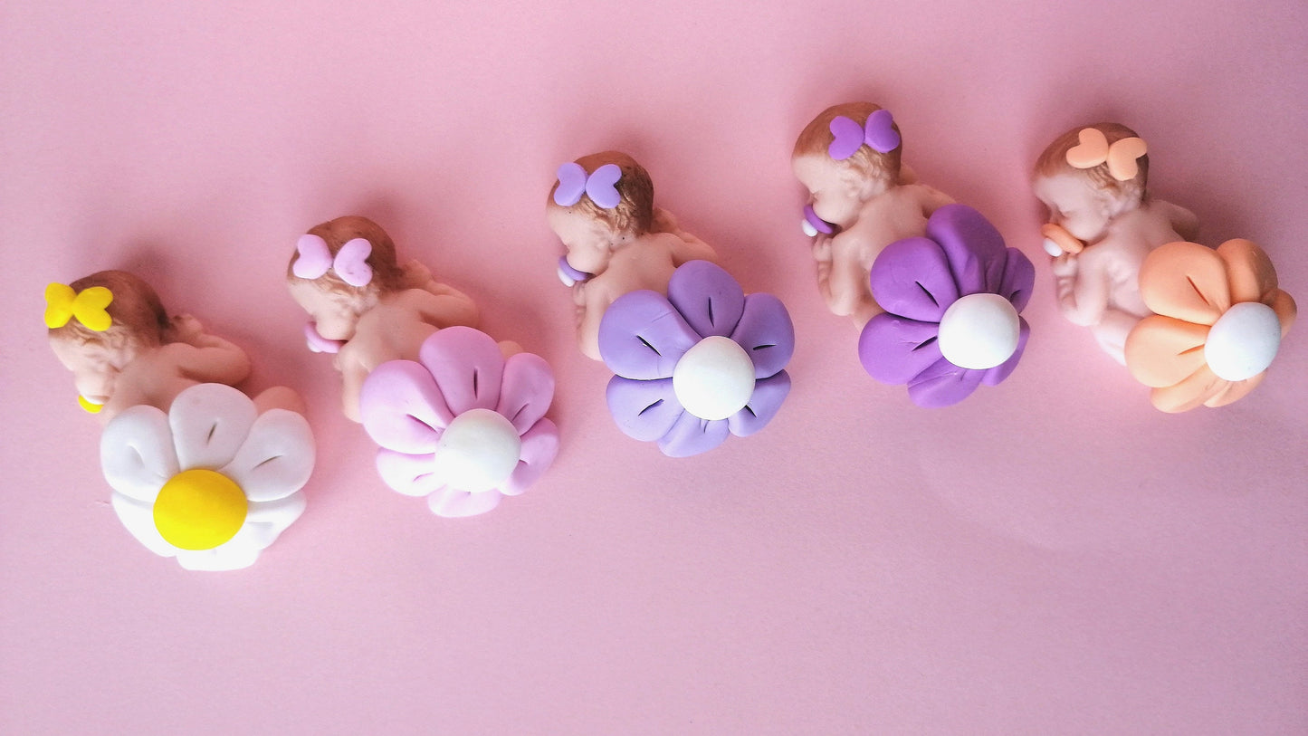 Bonbonnière de baptême pour nouveau-né bébé fille en fimo avec fleur personnalisable