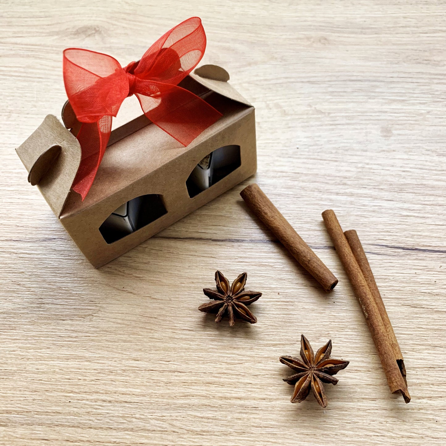 Mini Box 2 Candele Natalizie di soia 100% vegan con olii essenziali fragranza di Natale idea regalo decorazione natalizia stellina cuore