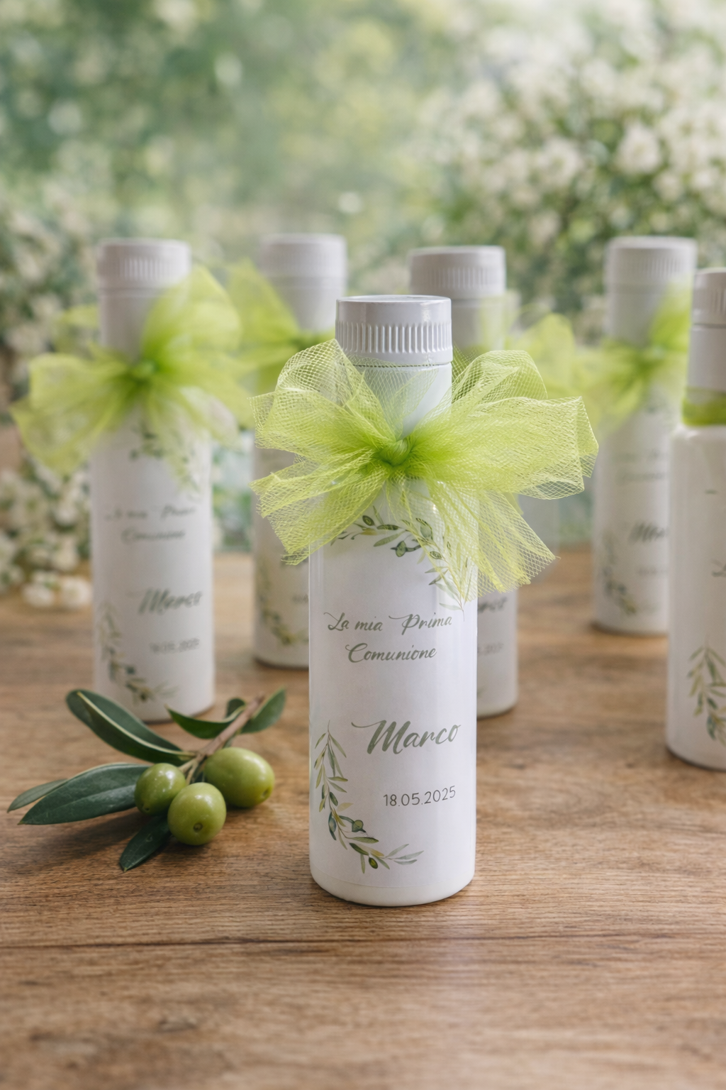 Bomboniera Bottiglietta in vetro Bianca con Olio EVO Pugliese da 100 ml con etichetta personalizzabile con confetti