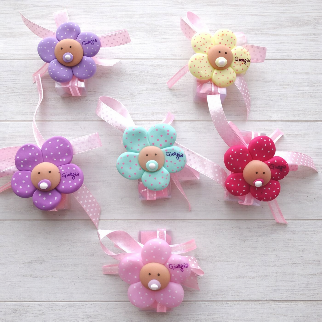 Cadeaux de naissance et de baptême Grandes fleurs Aimants Fimo avec nom personnalisé en différentes couleurs Rose/Lilas/Glycine/Jaune/Tiffany/Pêche