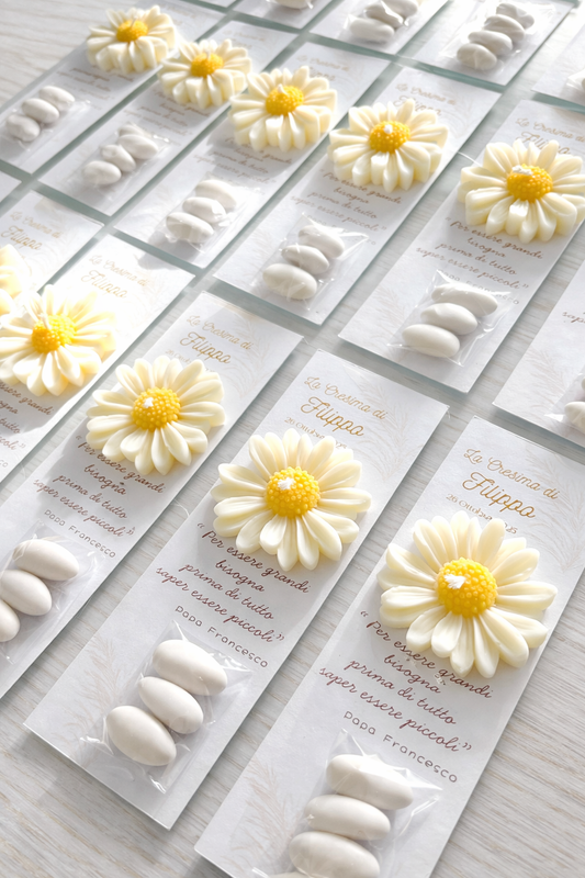 Segnaposto con Candela profumata Margherita o personalizzabile con 3 confetti