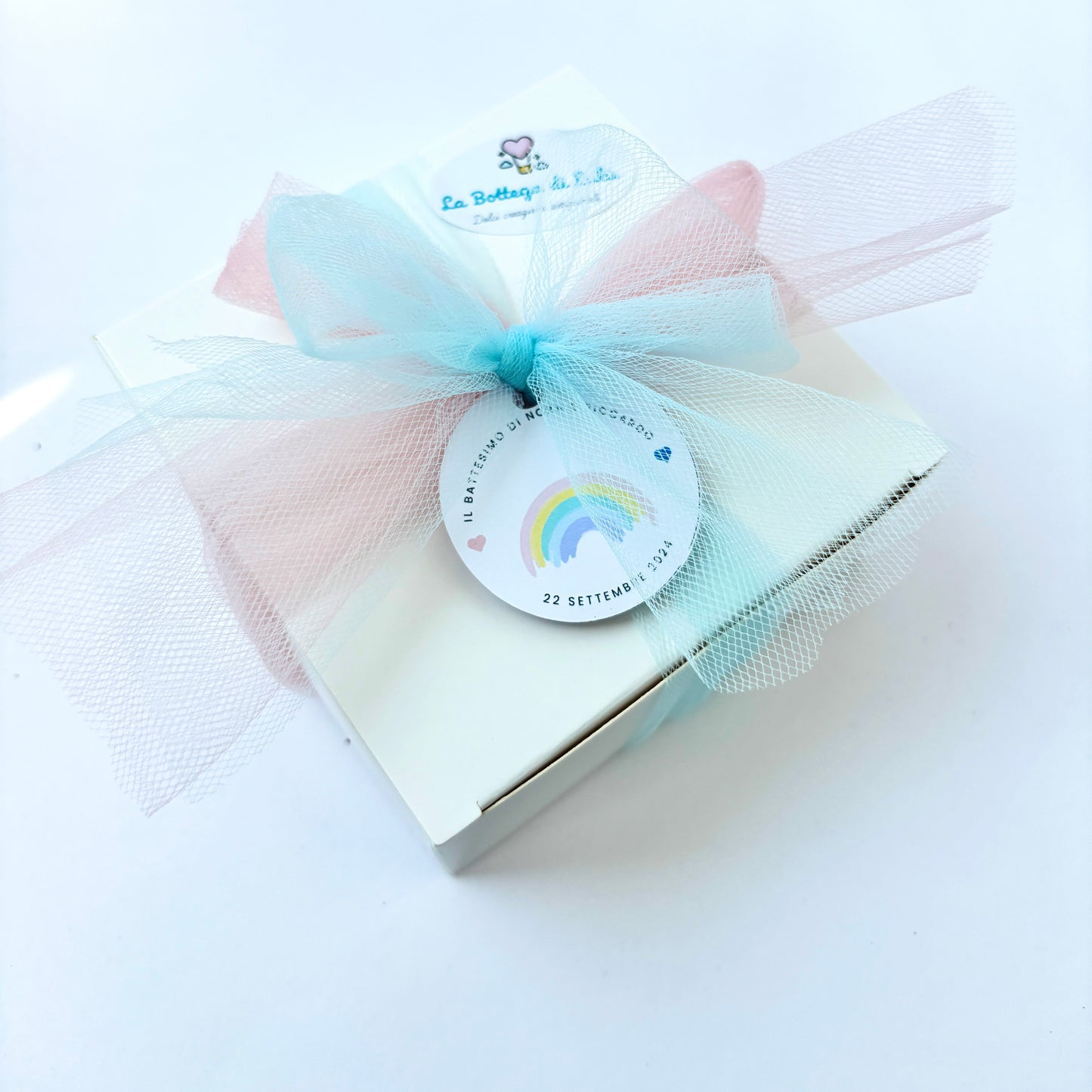 Bonbonnière de naissance et de baptême pour jumelles colorées en fimo avec base blanche 10cm x 10cm avec prénom personnalisé fait main