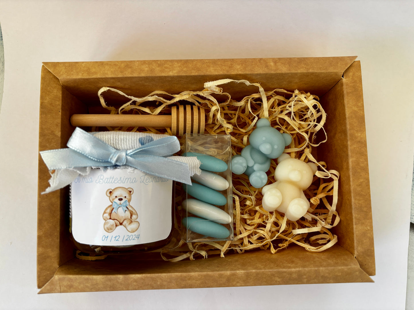 Baptism favor box with 140 gr honey and scented butterfly candle