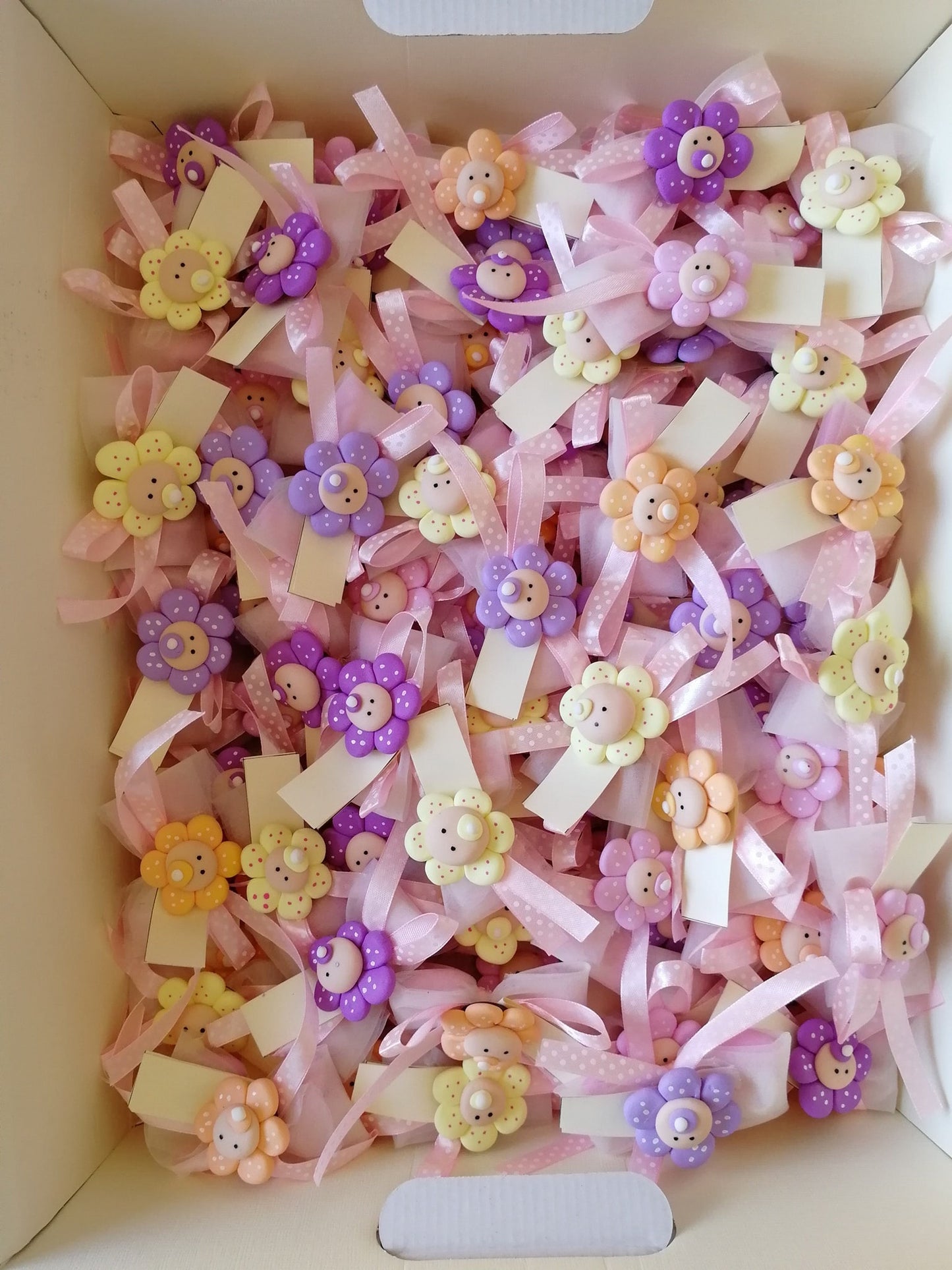 Favoris de naissance et de baptême Fleurs aimantées pour FILLES en FIMO