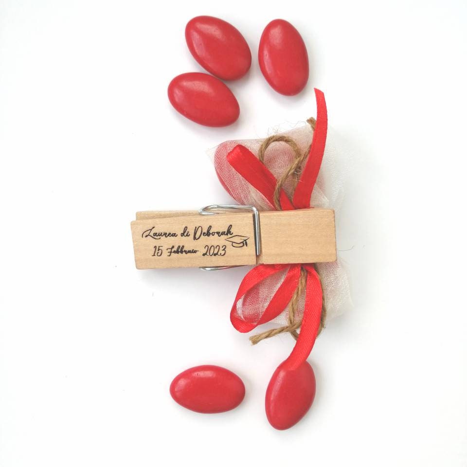 Graduation favor handcrafted wooden clothespin with personalized engraving wrapped in red graduated sugared almonds