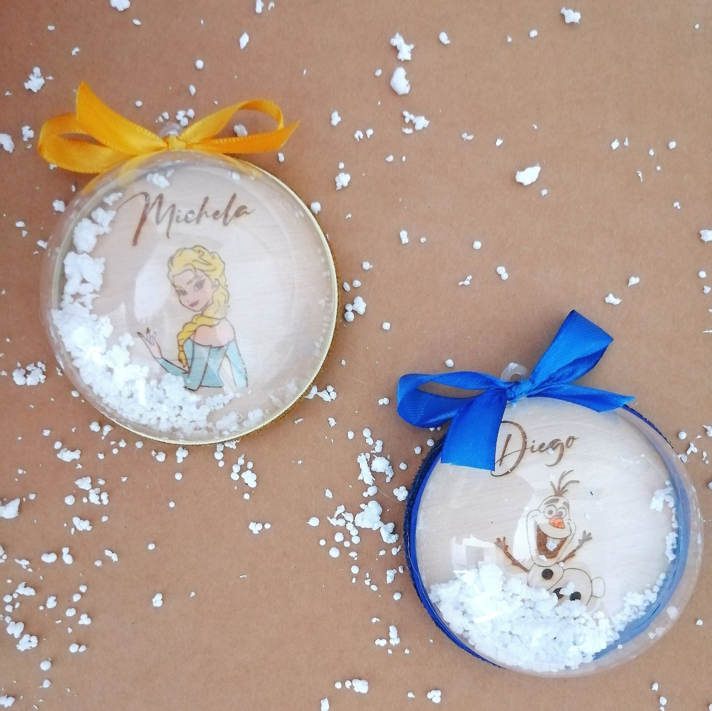 Boule de Noël en plexiglas FROZEN OLAF 8cm Sphère de décoration de Noël, décorations de sapin personnalisables avec neige